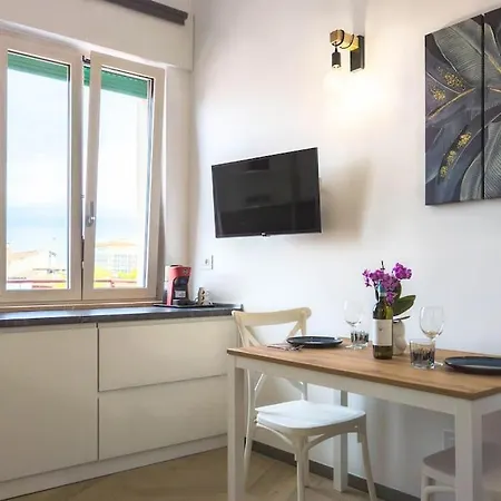 -5 Min A Piedi Dal Mare- Wifi Ac Centro Citta By Wehostyou Apartment
